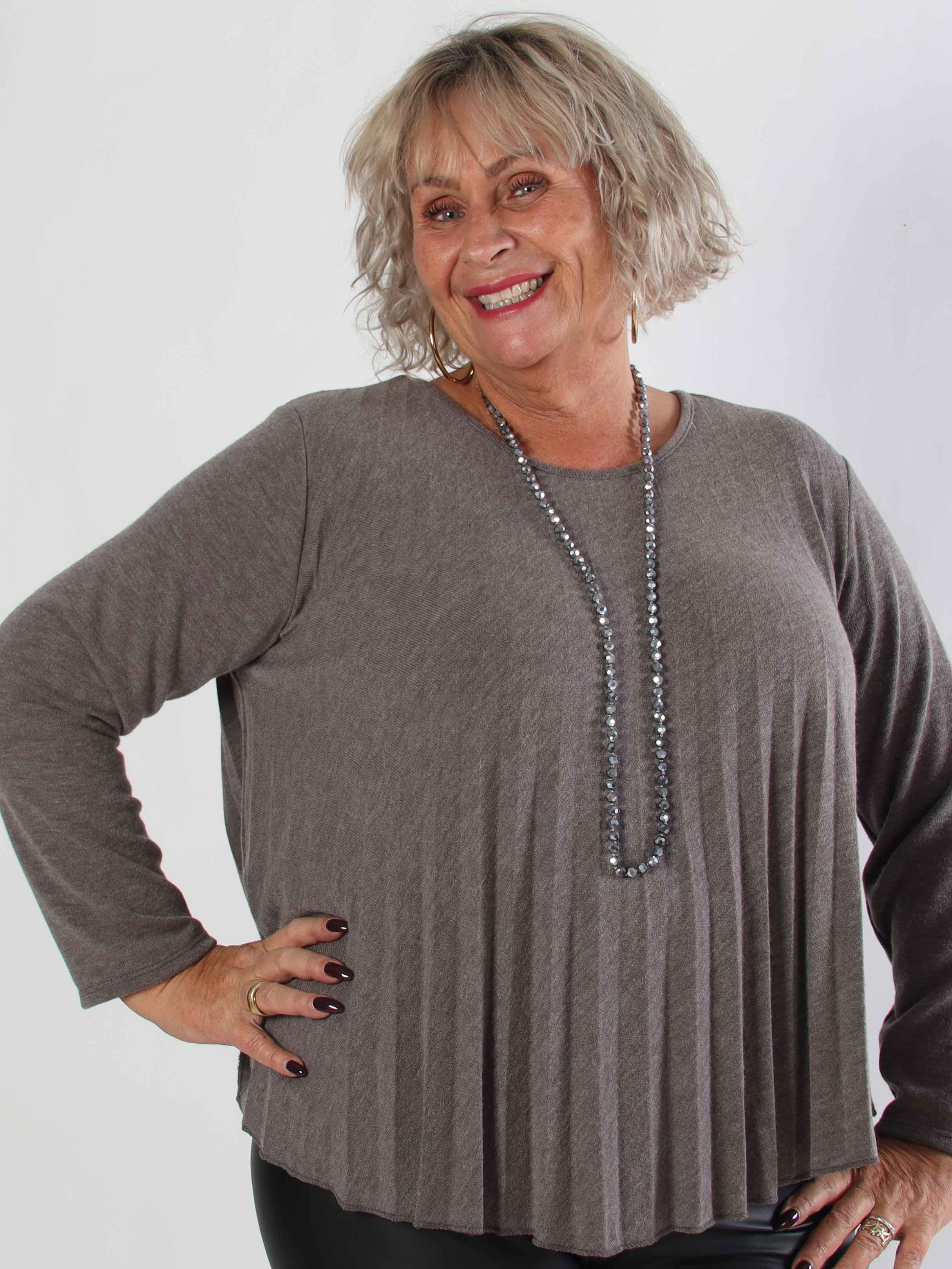 Anita Shirt - Blød plisseret plus size strikbluse i viskose og uld